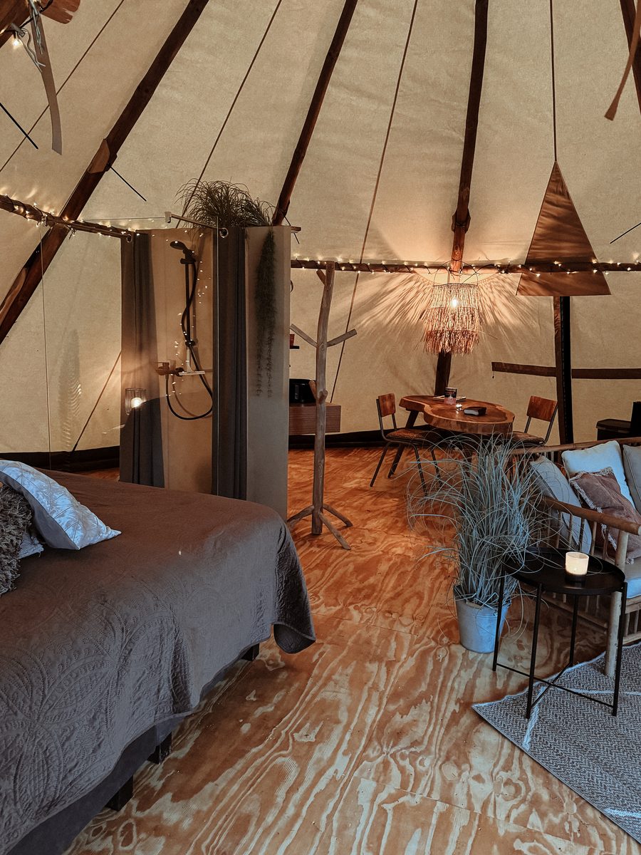 Sunfield tipi sunset Deluxe met privé hottub