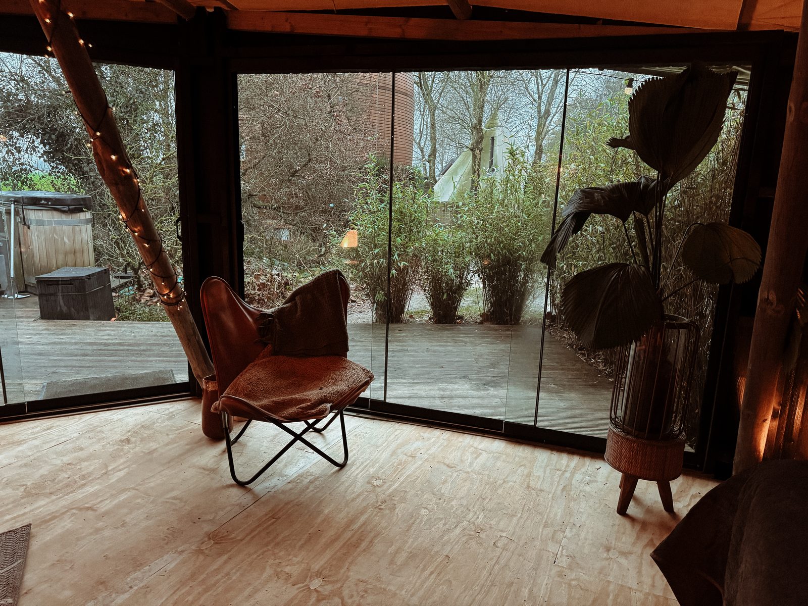 Sunfield tipi sunset Deluxe met privé hottub