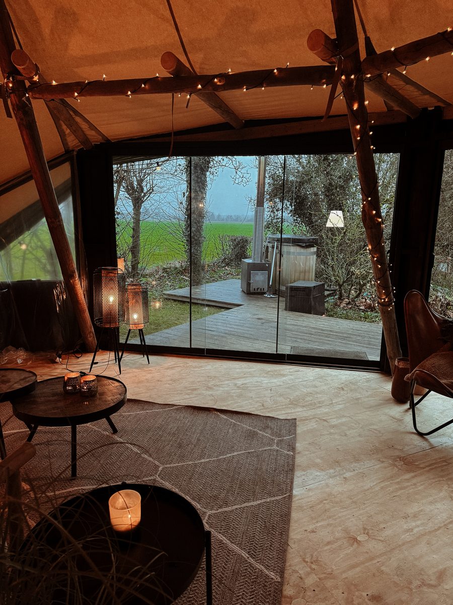 Sunfield tipi sunset Deluxe met privé hottub
