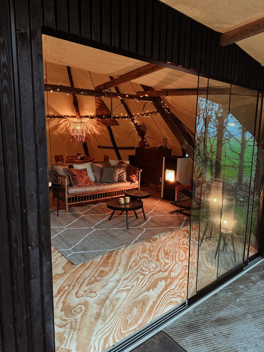 Sunfield tipi sunset Deluxe met privé hottub