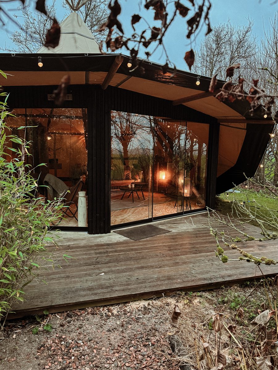 Sunfield tipi sunset Deluxe met privé hottub