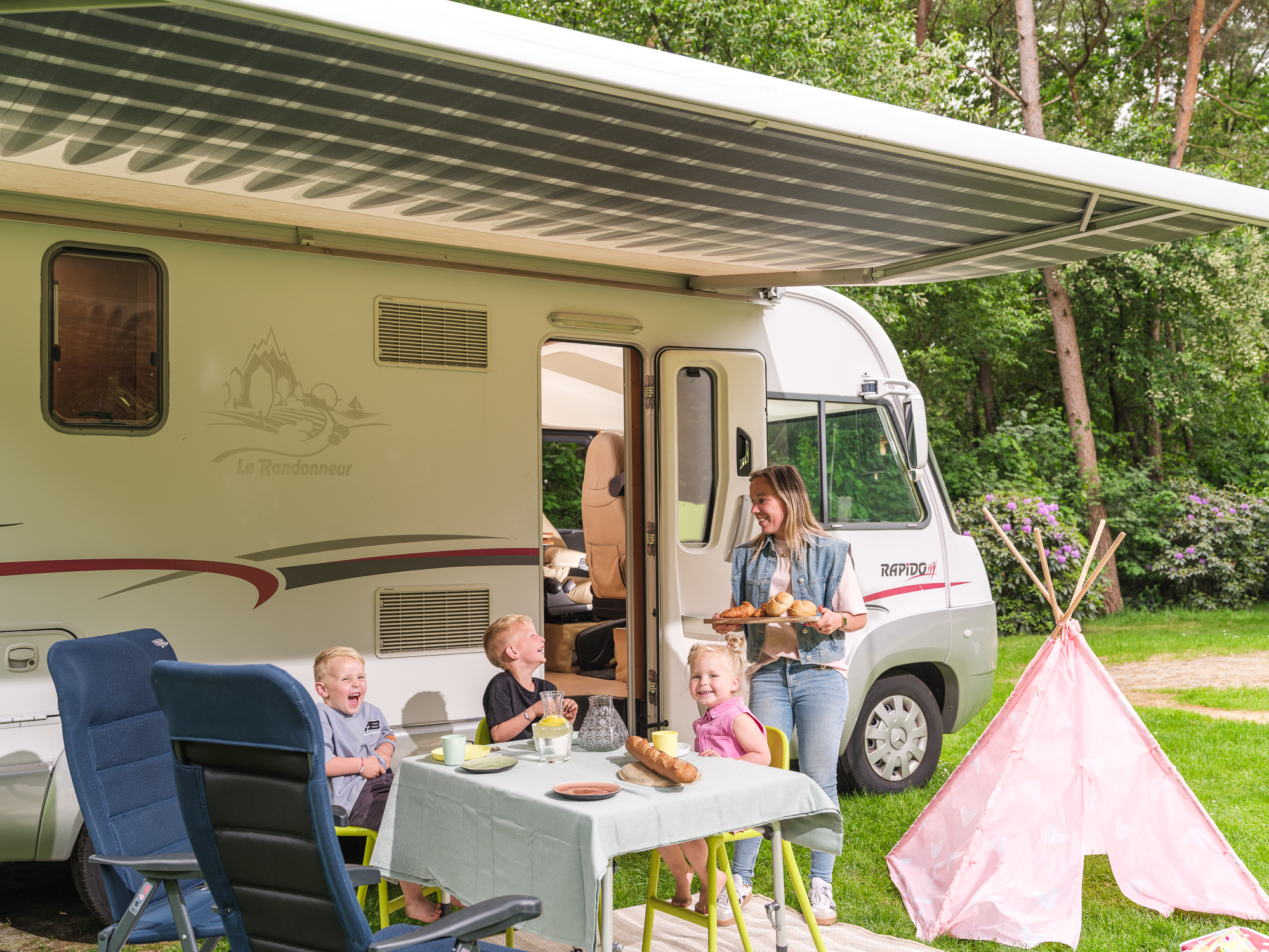 Komfortstellplatz mit privatem Sanitärbereich Deluxe