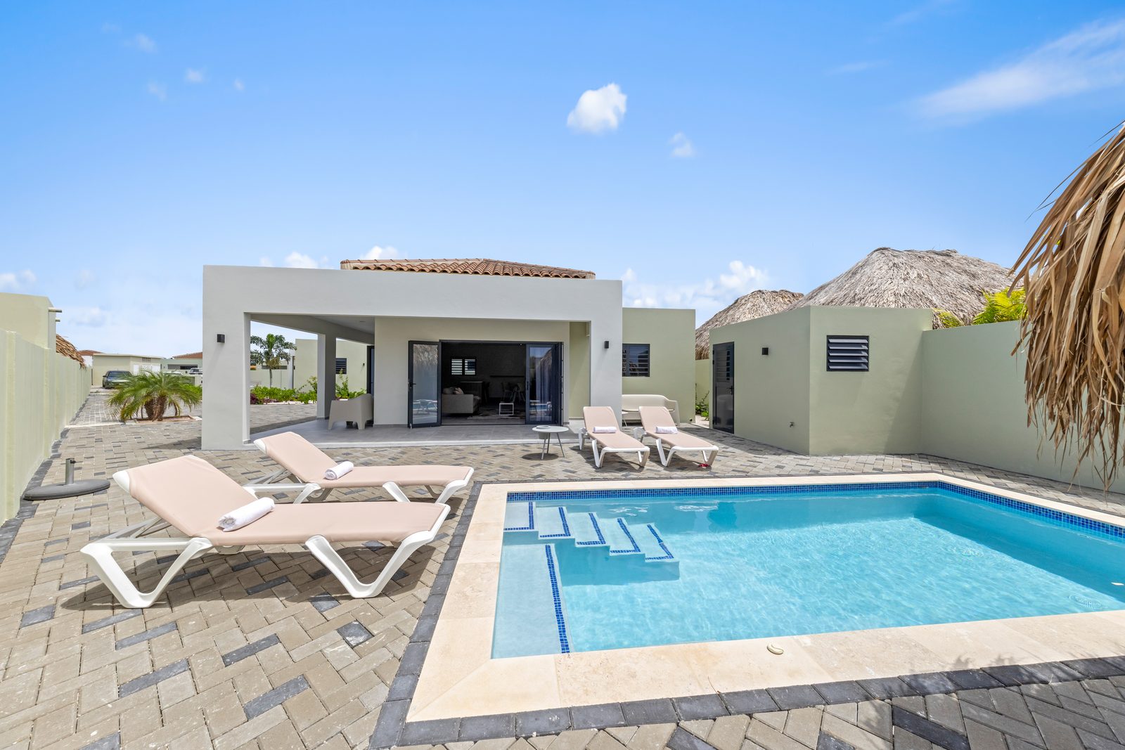 Paradise Villa met privezwembad, Mambo Beach