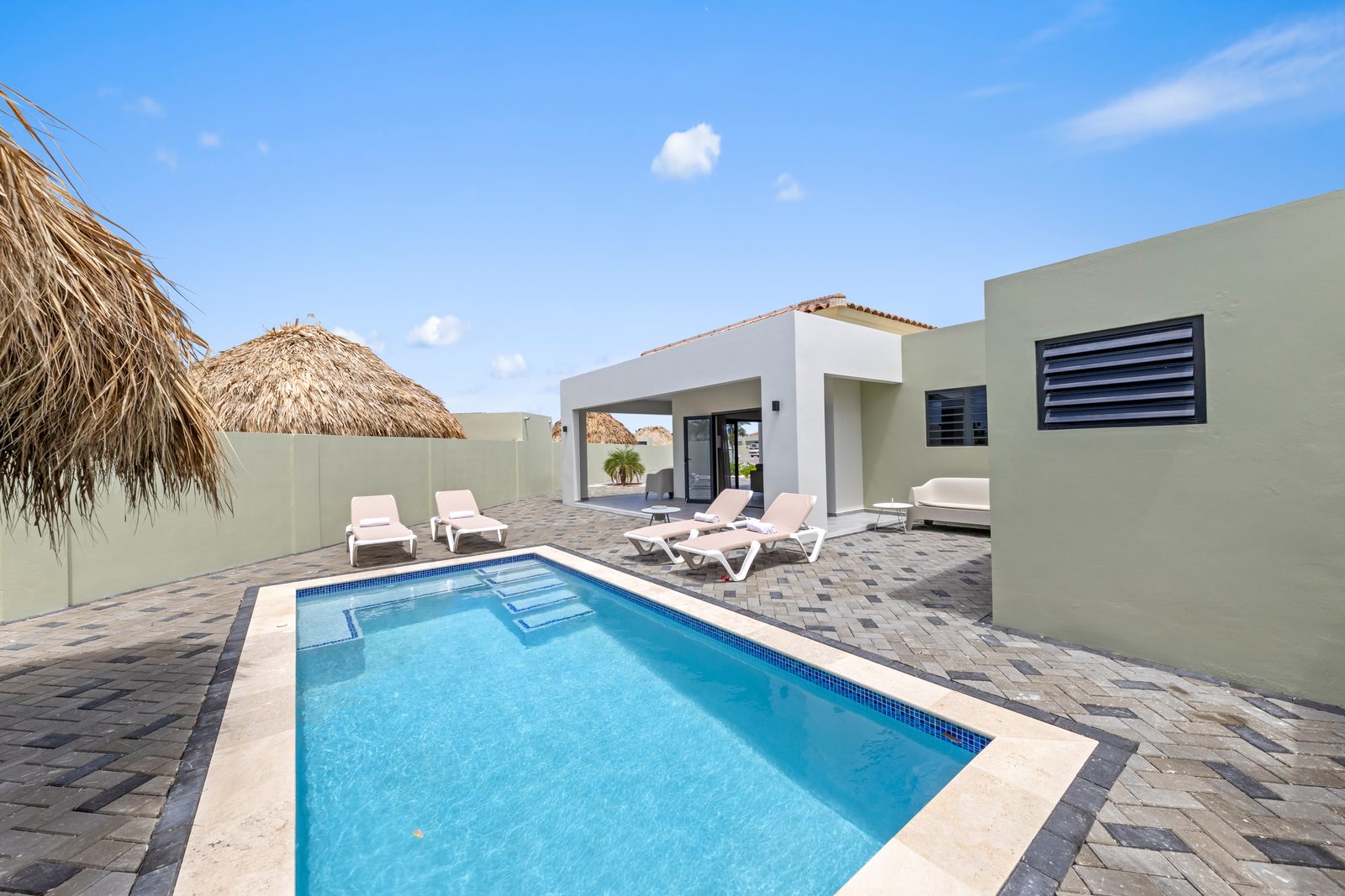 Paradise Villa met privezwembad, Mambo Beach
