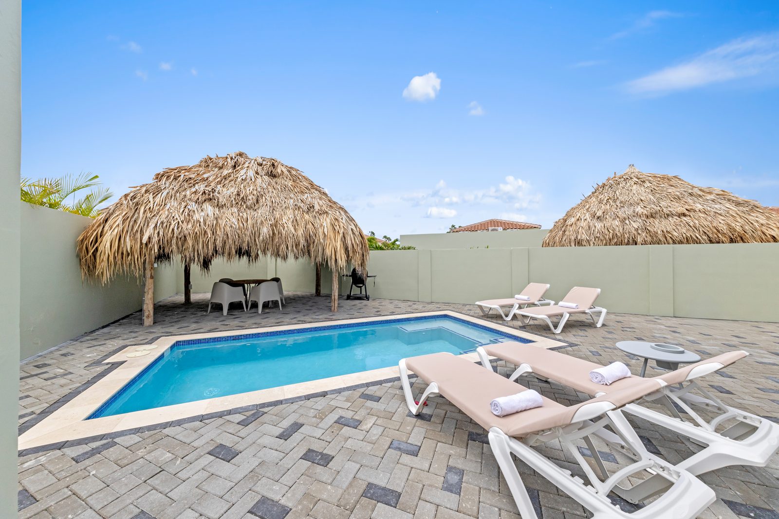 Paradise Villa met privezwembad, Mambo Beach
