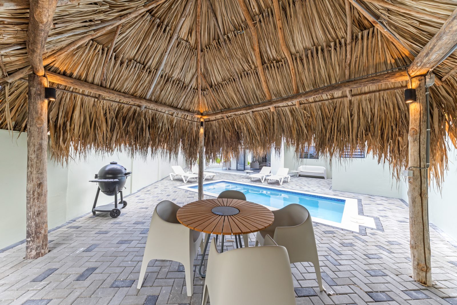 Paradise Villa met privezwembad, Mambo Beach