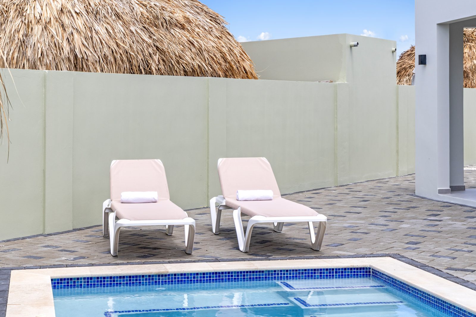 Paradise Villa met privezwembad, Mambo Beach