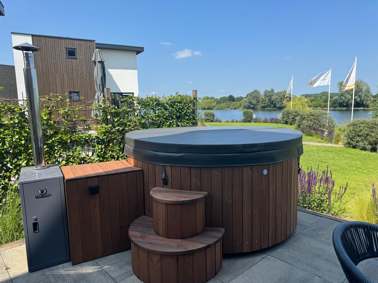Pavillon mit Whirlpool und Sauna | 10 Personen