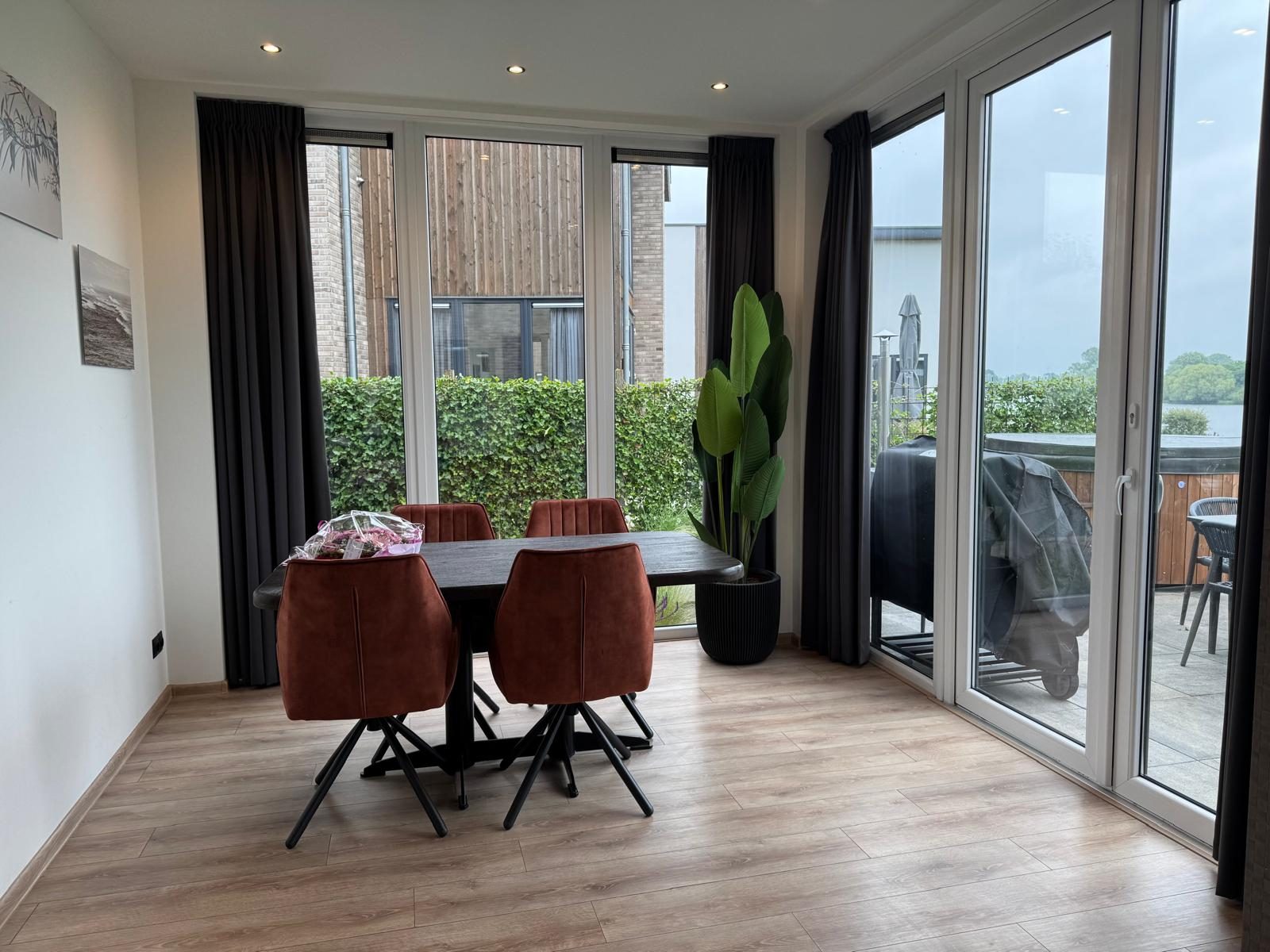 Pavillon mit Whirlpool und Sauna | 10 Personen