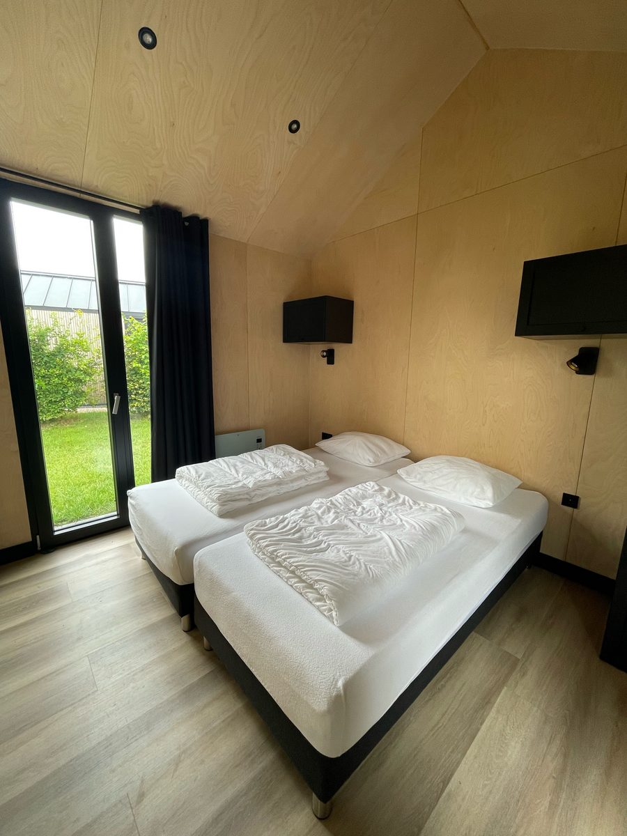 Tiny house XL met jacuzzi en egg barbecue