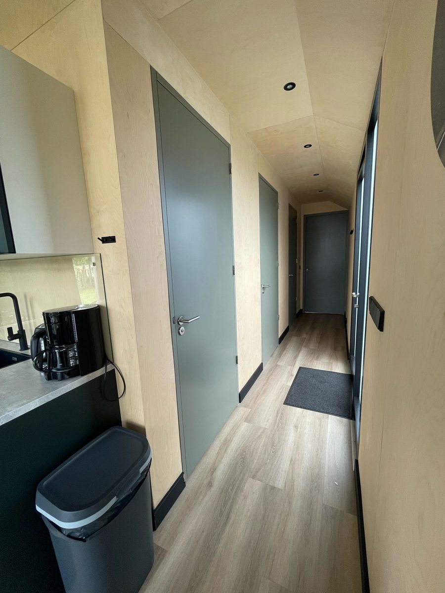 Tiny house XL met jacuzzi en egg barbecue