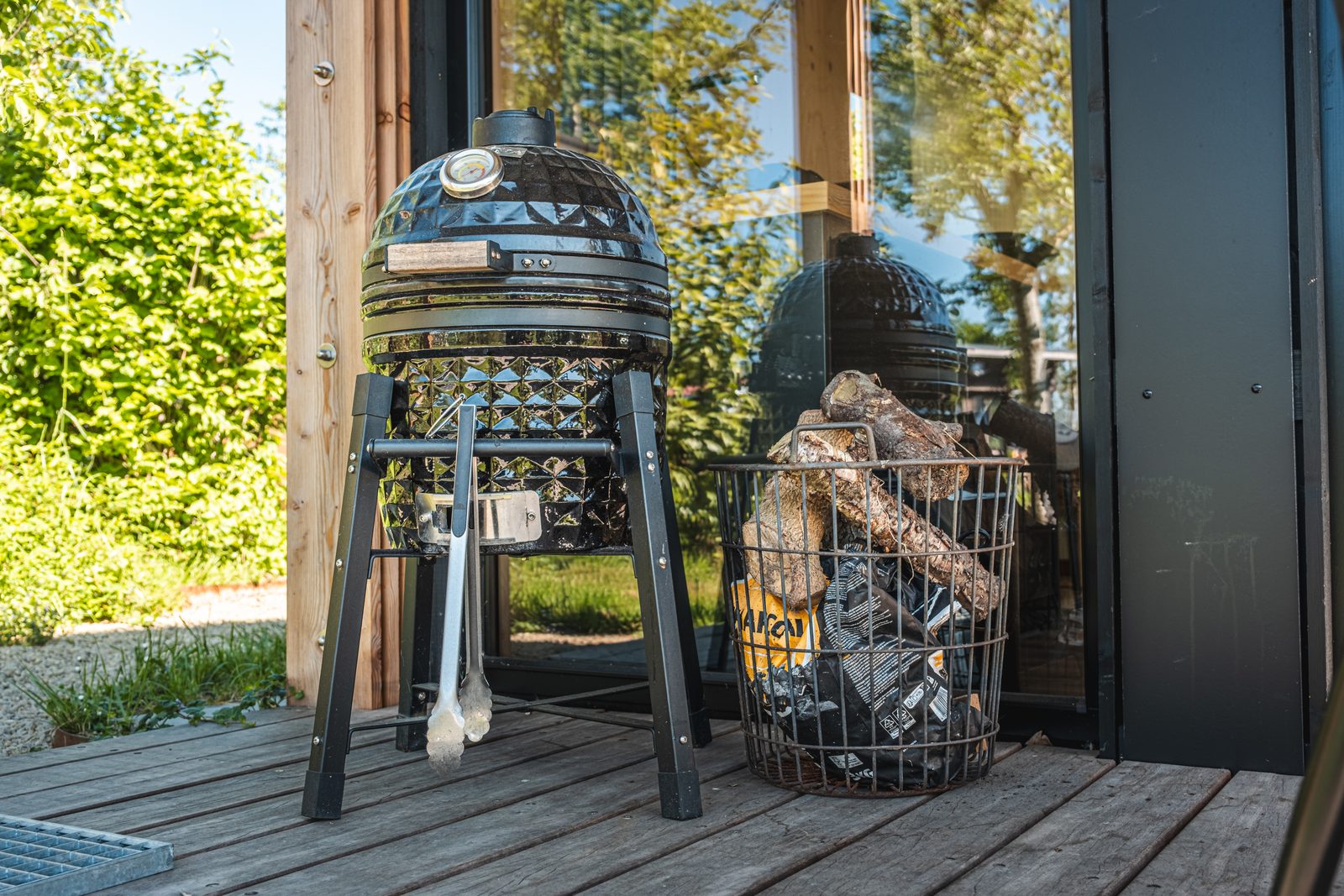Tiny house XL met jacuzzi en egg barbecue