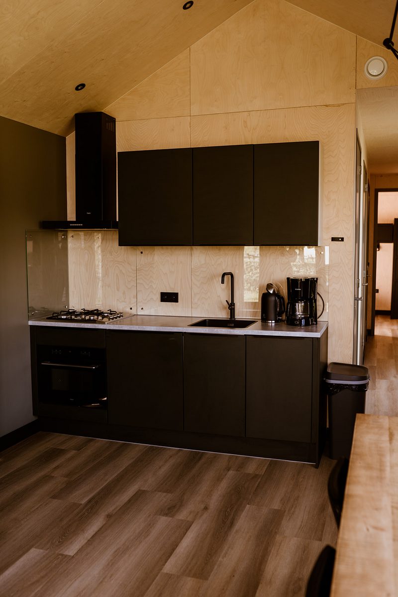 Tiny house XL met jacuzzi en egg barbecue