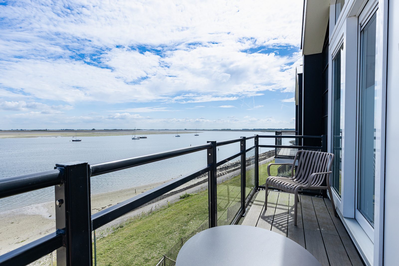 Vakantiewoning aan het water - met 4 balkons | Nr. 30 - 8 Pers. | Vista Maris