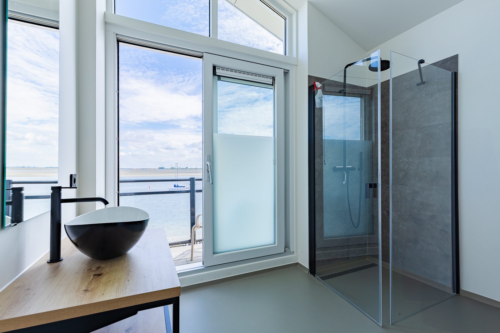 Vakantiewoning aan het water - met 4 balkons | Nr. 30 - 8 Pers. | Vista Maris