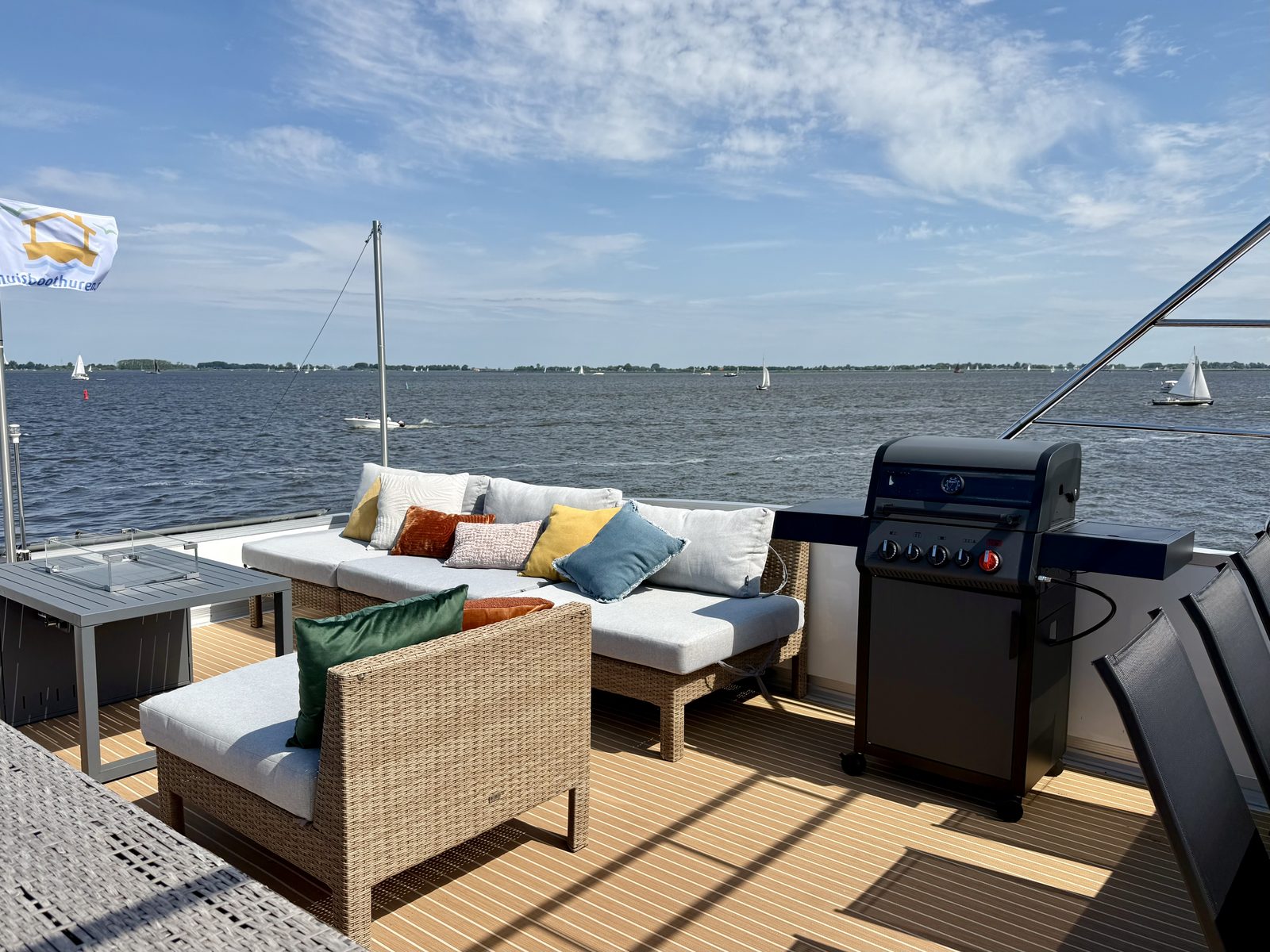 Sundeck Houseboat 