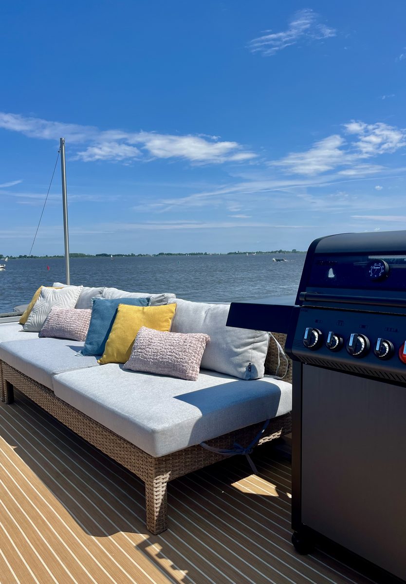 Sundeck Houseboat 