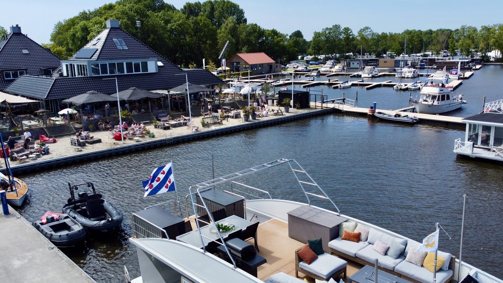 Sundeck Houseboat 