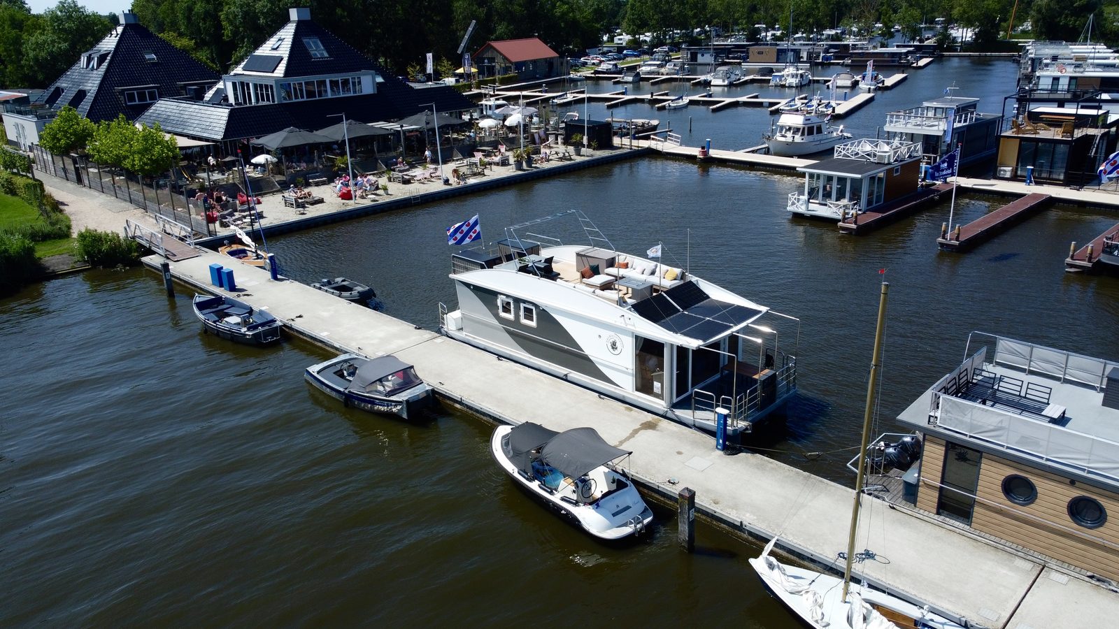 Sundeck Houseboat 