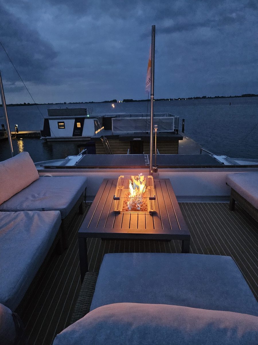 Sundeck Houseboat 