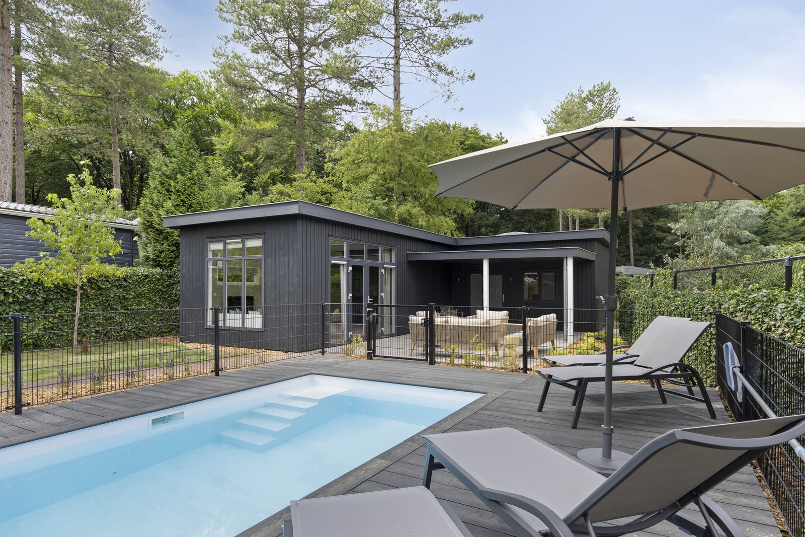 Luxury 10-person lodge with private dipping pool and guest house