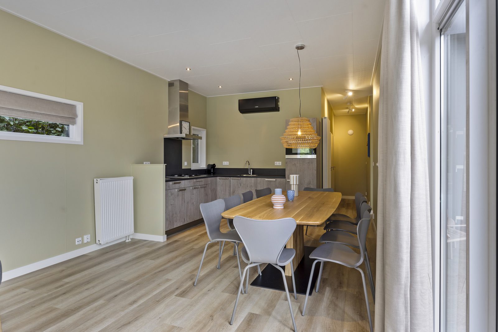 Luxury 10-person lodge with private dipping pool and guest house