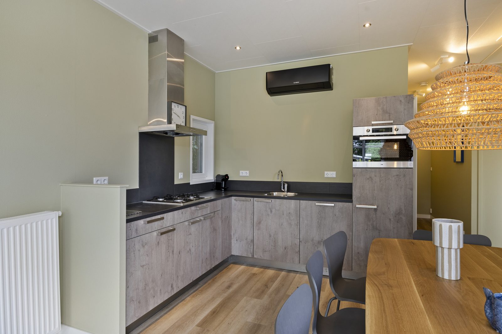 Luxury 10-person lodge with private dipping pool and guest house