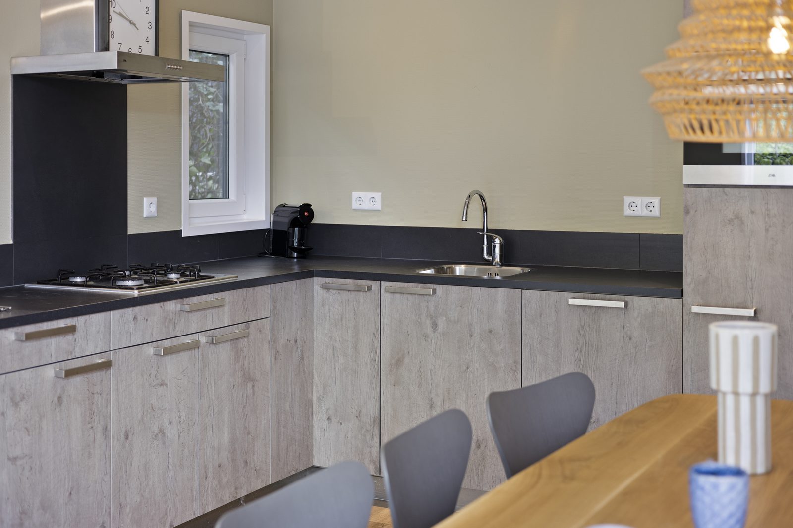 Luxury 10-person lodge with private dipping pool and guest house