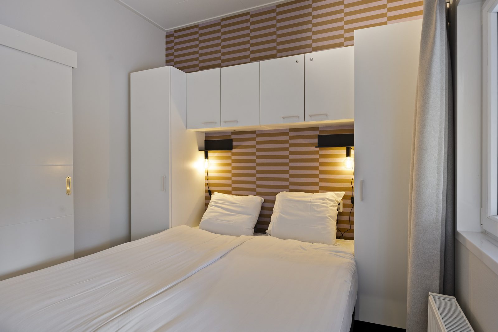 Luxury 10-person lodge with private dipping pool and guest house