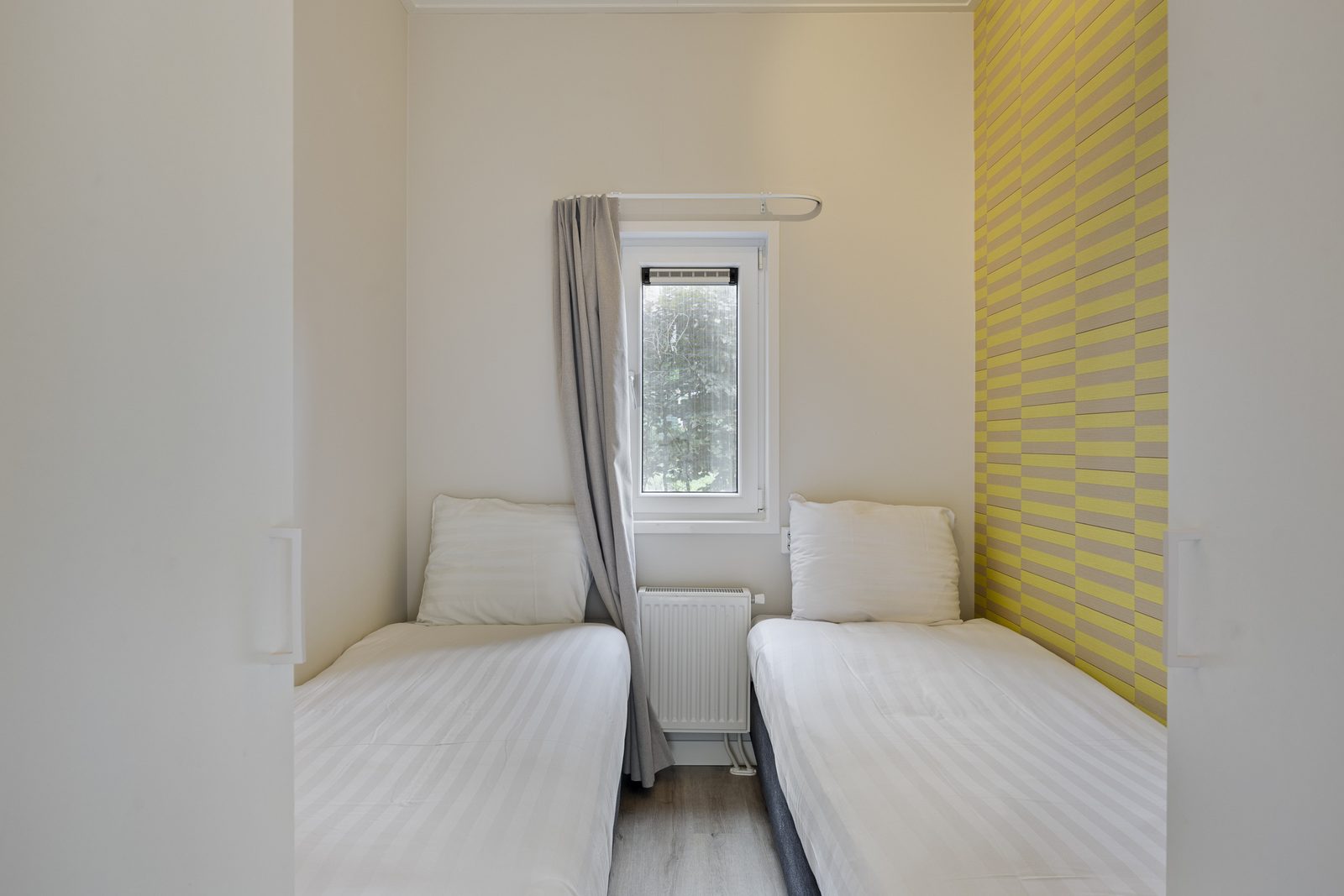 Luxury 10-person lodge with private dipping pool and guest house