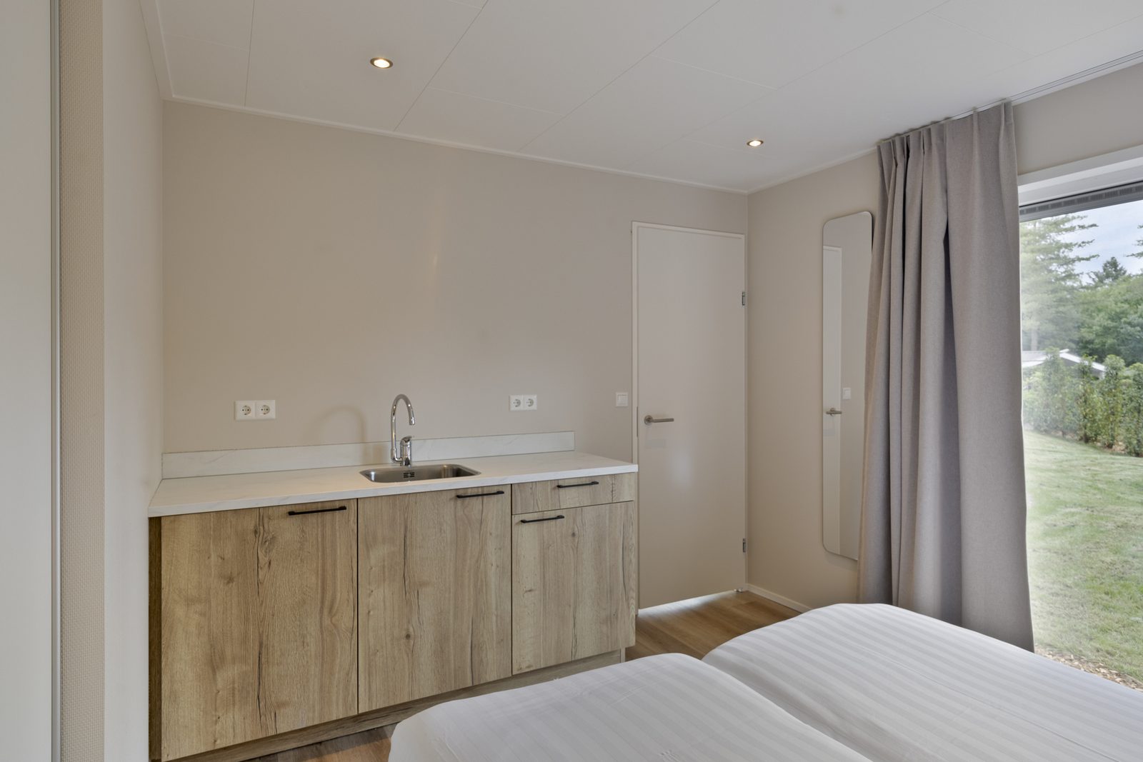 Luxury 10-person lodge with private dipping pool and guest house