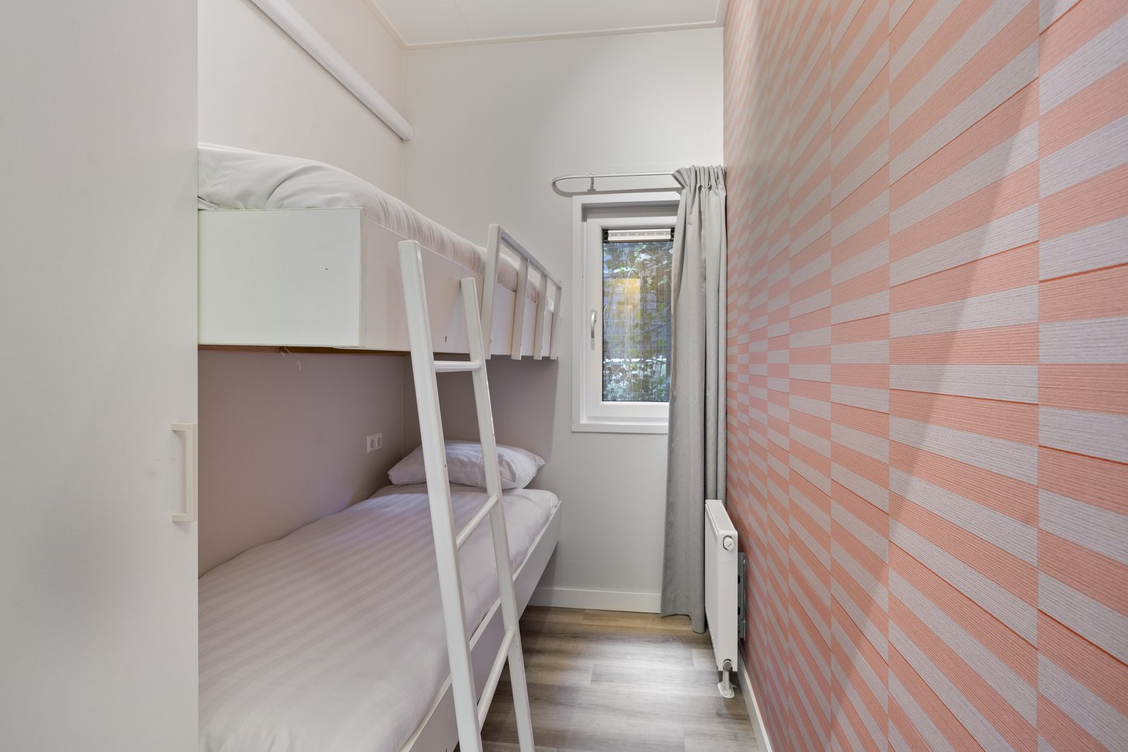 Luxury 10-person lodge with private dipping pool and guest house