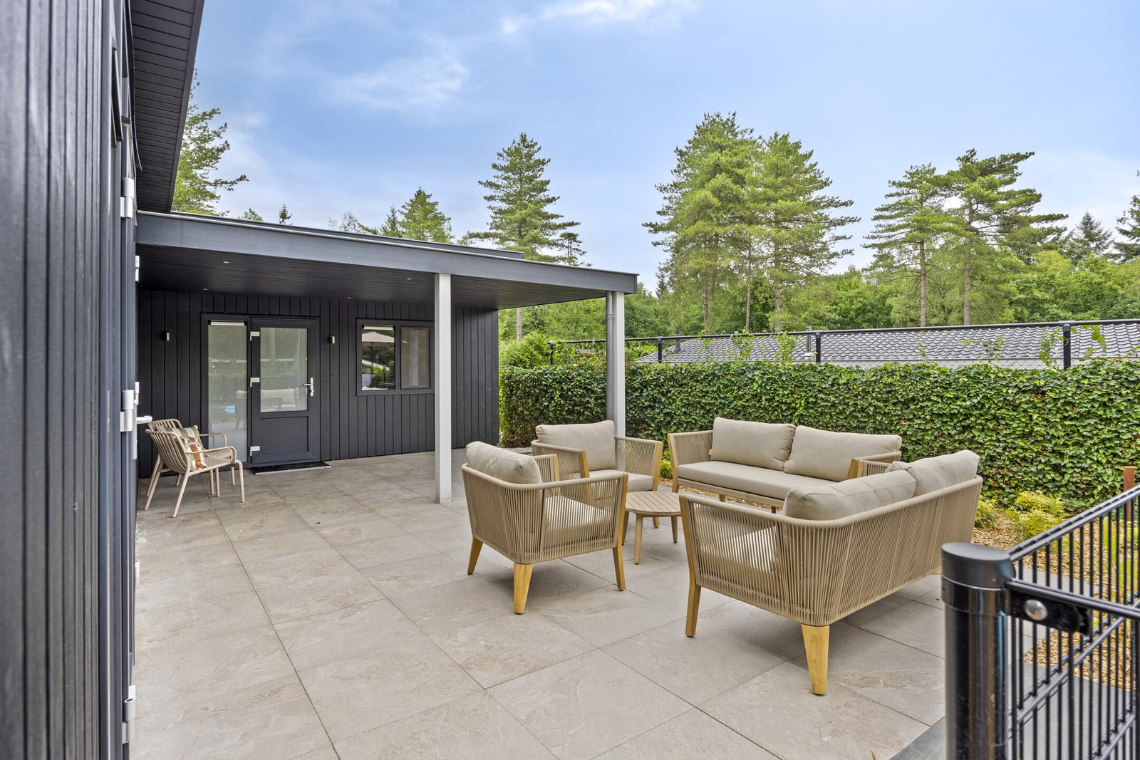 Luxury 10-person lodge with private dipping pool and guest house
