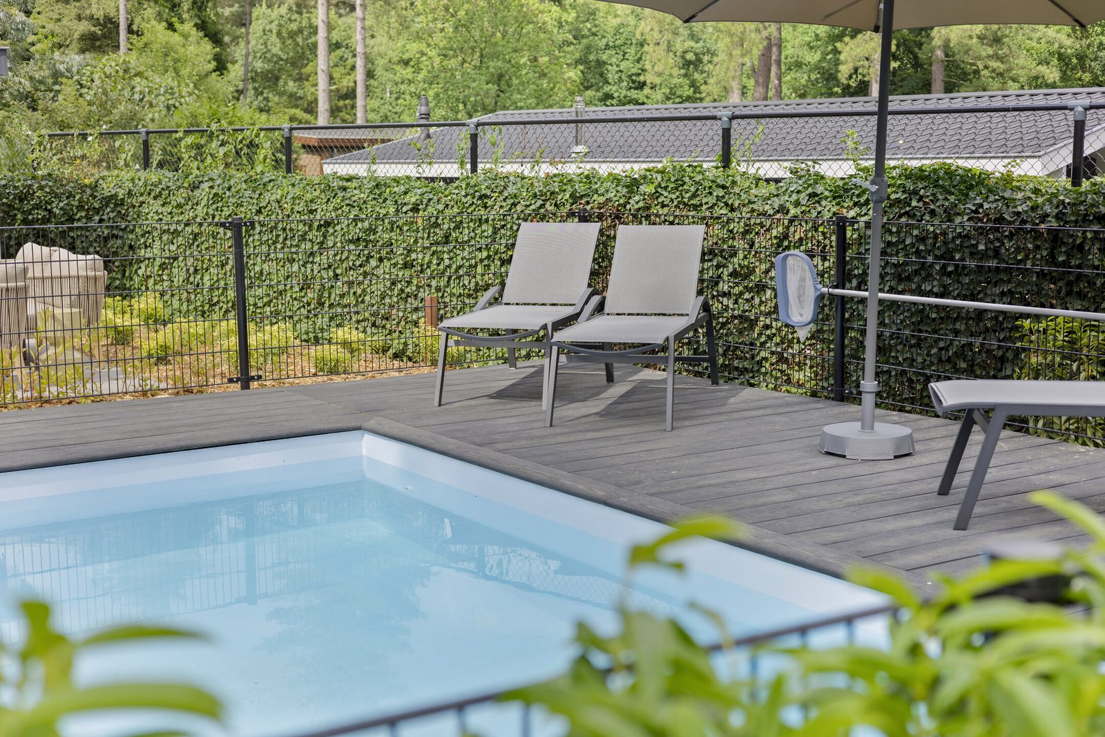 Luxury 10-person lodge with private dipping pool and guest house