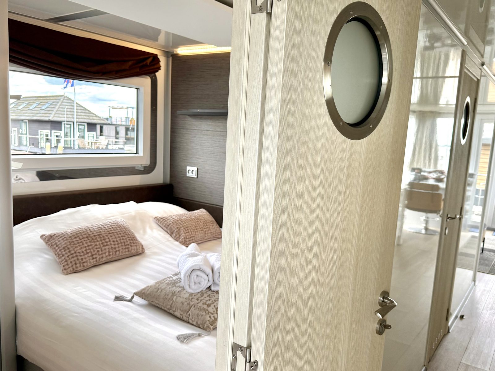 Sundeck Houseboat 