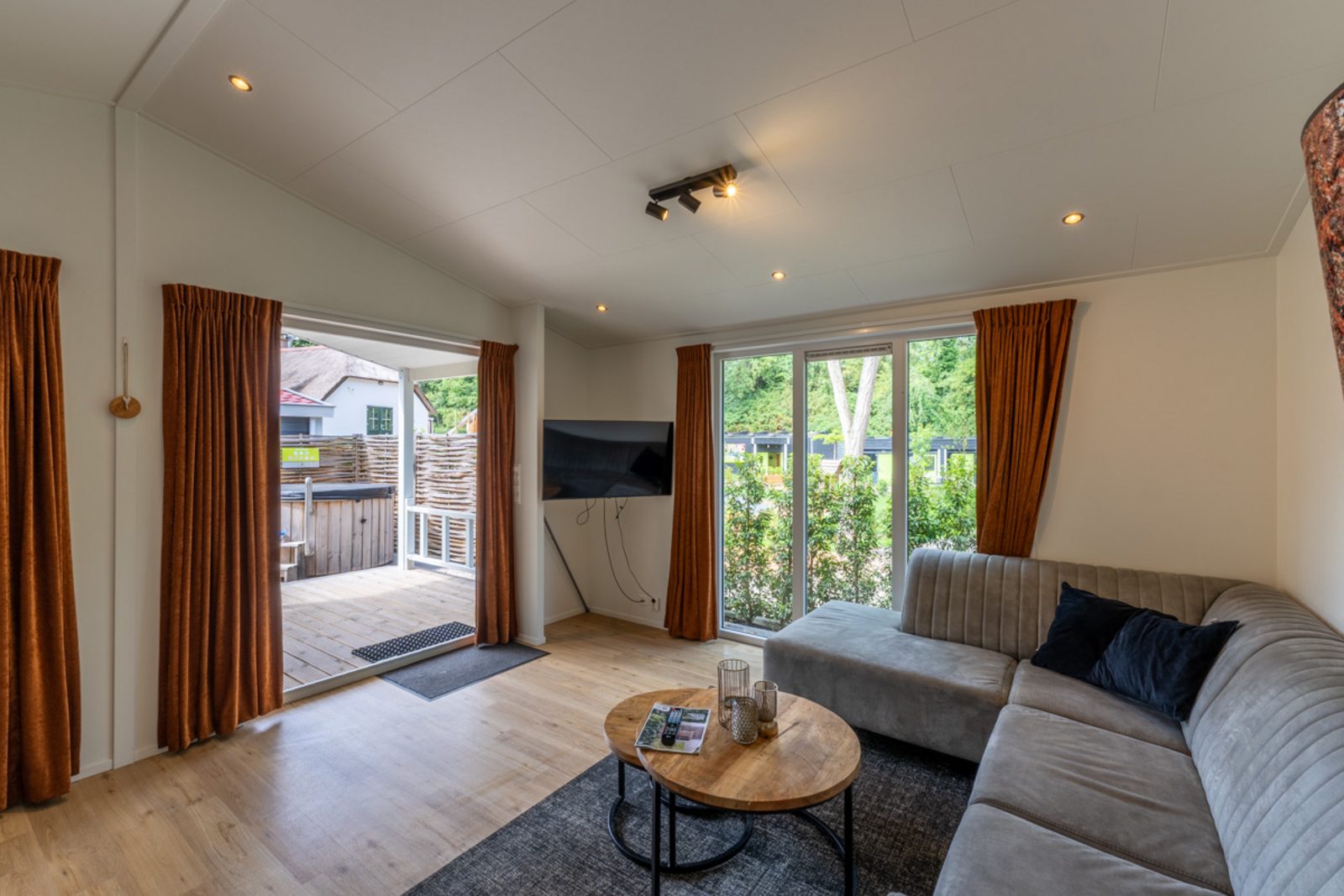 Family Lodge with hot tub  | 6 persons