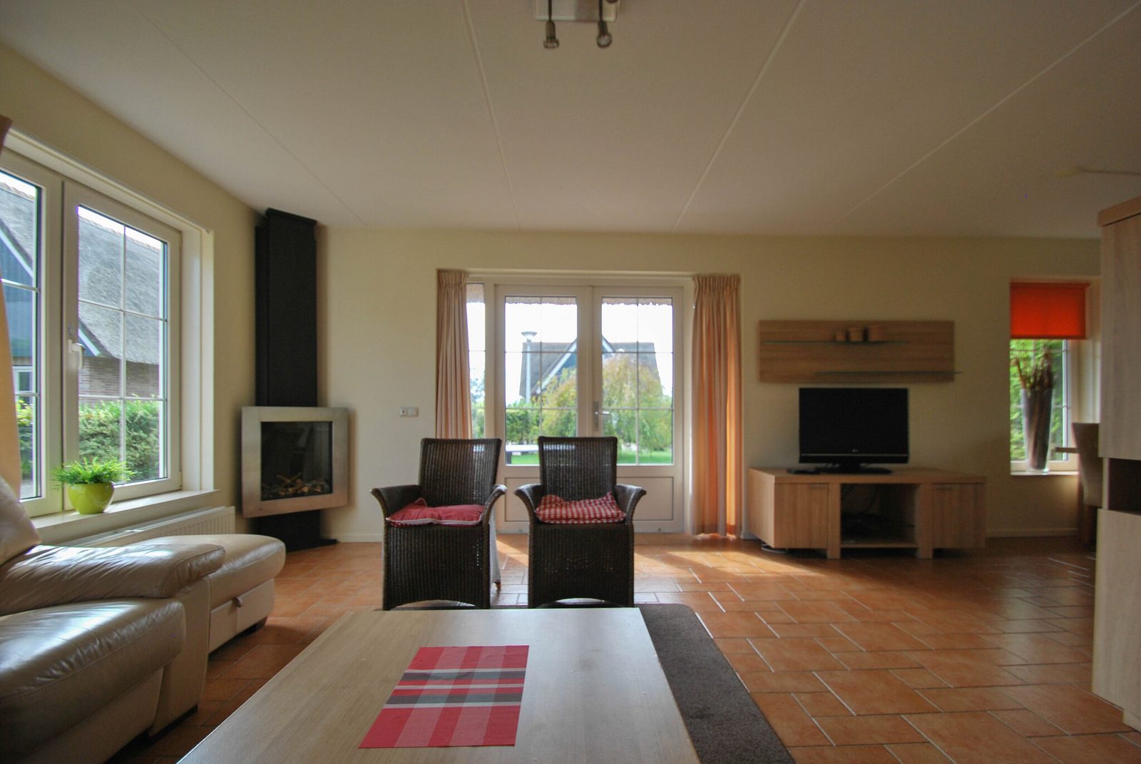Beach Villa with Jacuzzi & Sauna - 6 persons