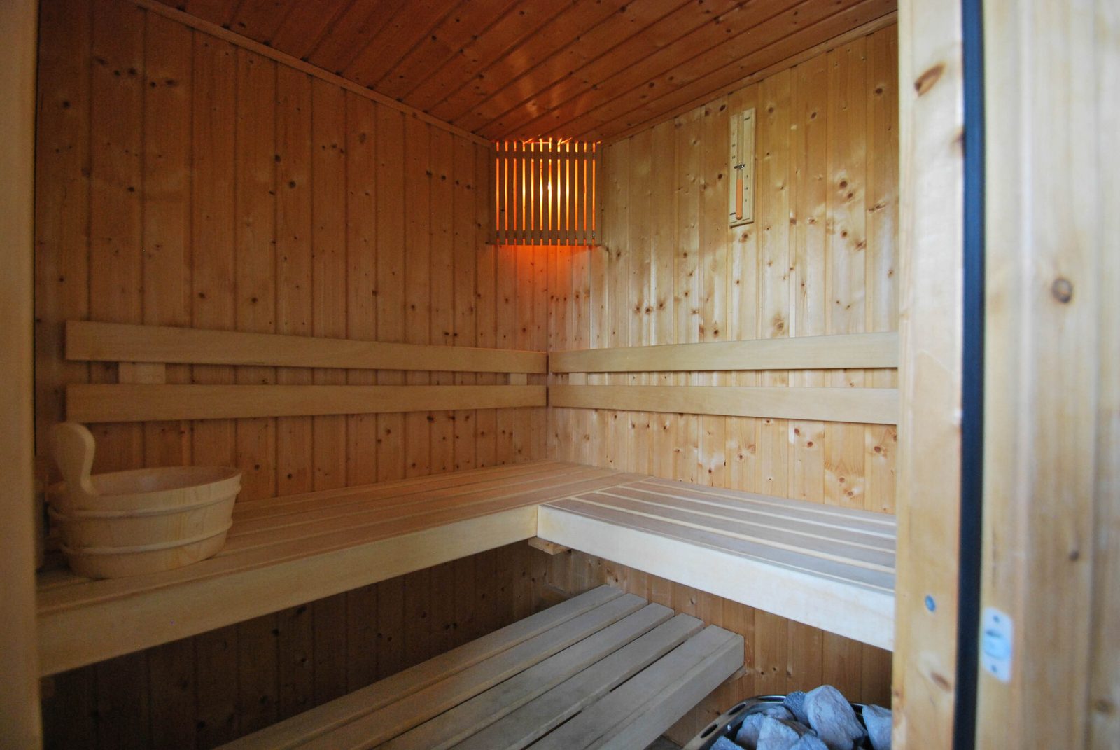 Beach Villa with Jacuzzi & Sauna - 6 persons