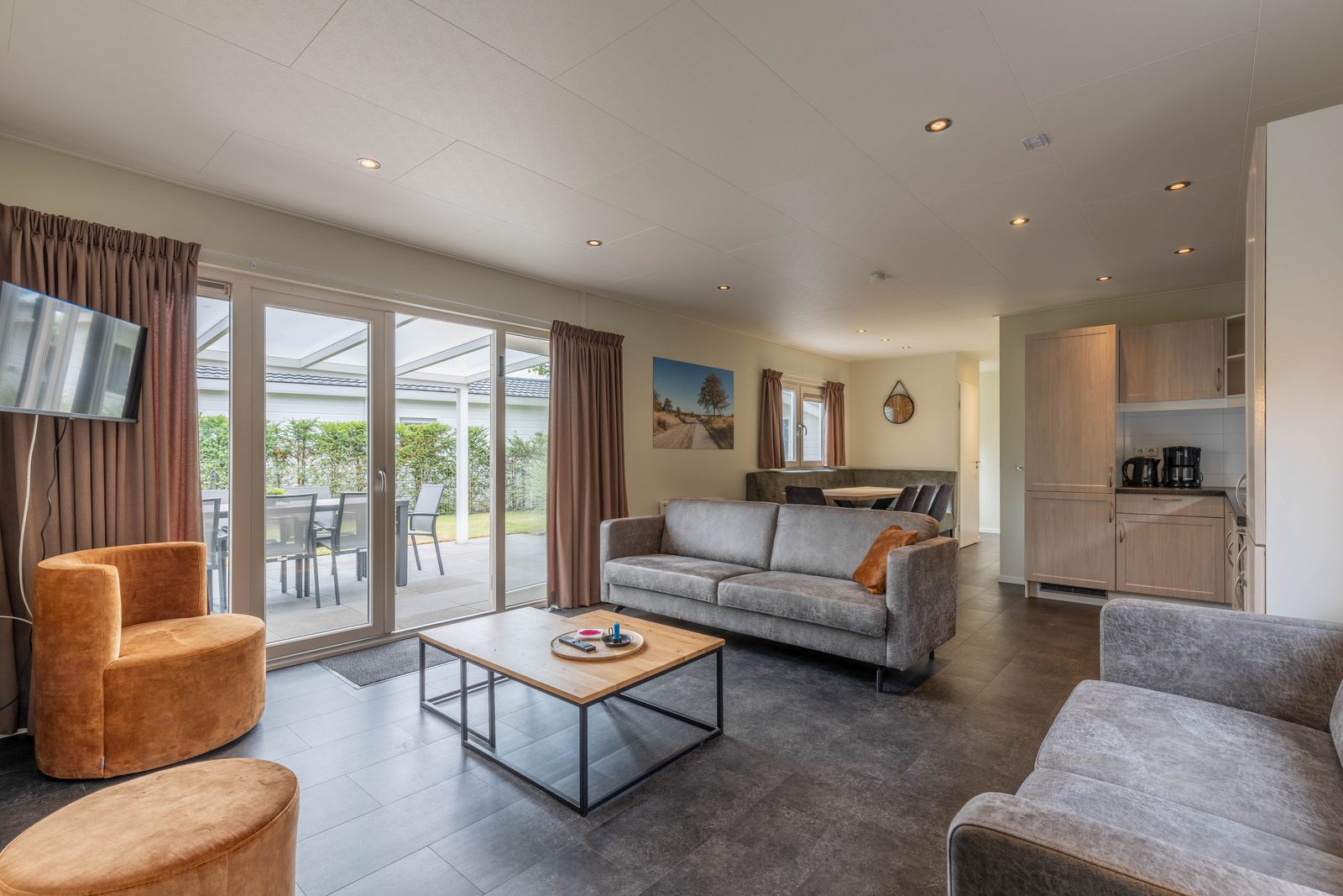 8-person chalet, four bedrooms.