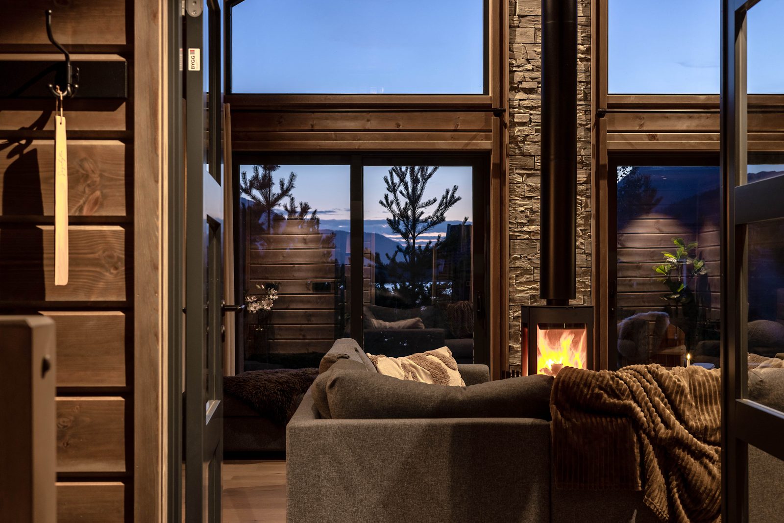 Saga Hytte | 6p | With Sauna, Hot Tub & Water View