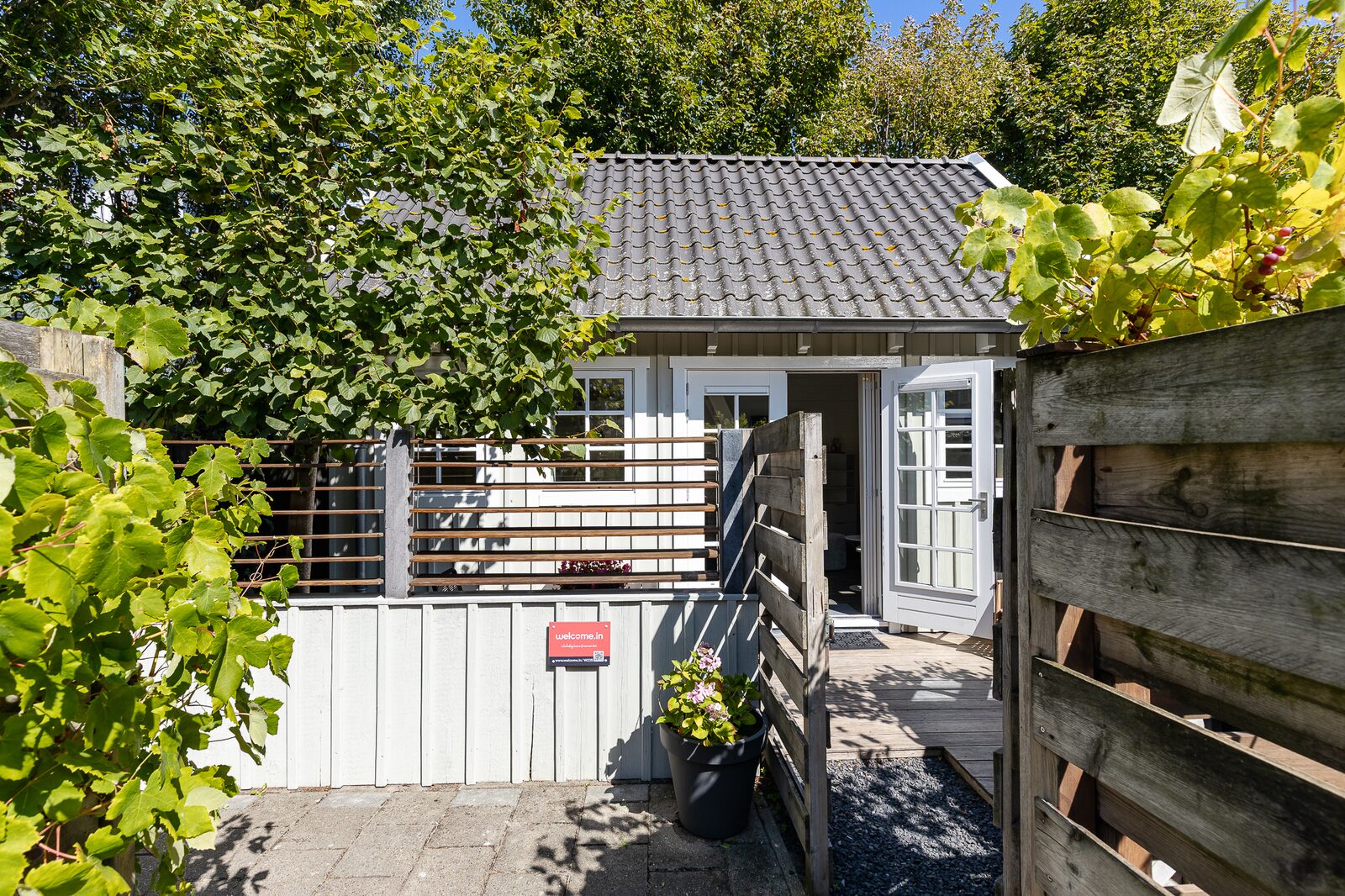 Rent a cottage in Domburg | Lijsterhofstraat 13 - Cozy holiday home near beach and center