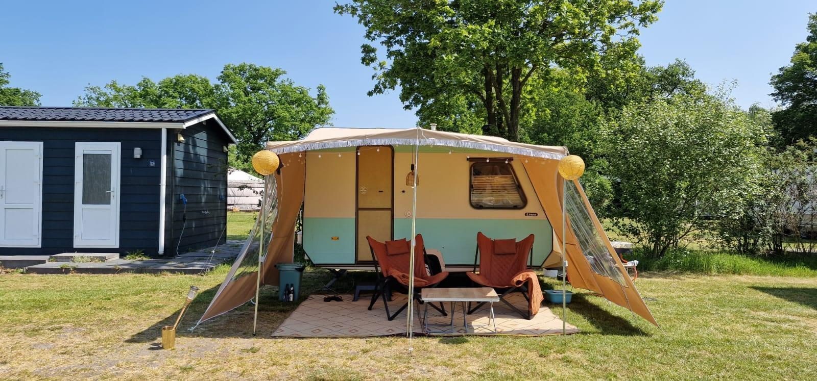 Kampeerplaats met privé sanitair de luxe (Cabin Bloemenweide)