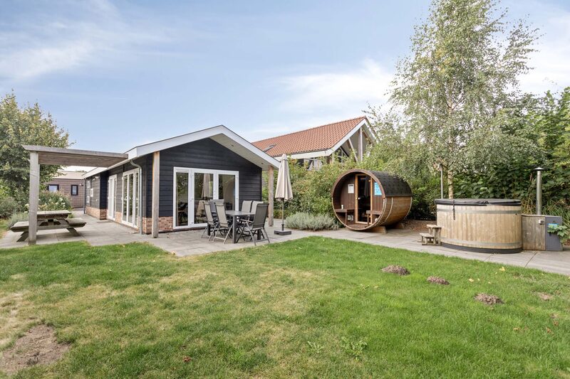 berkenhoeve-6-personen-wellness-hottub