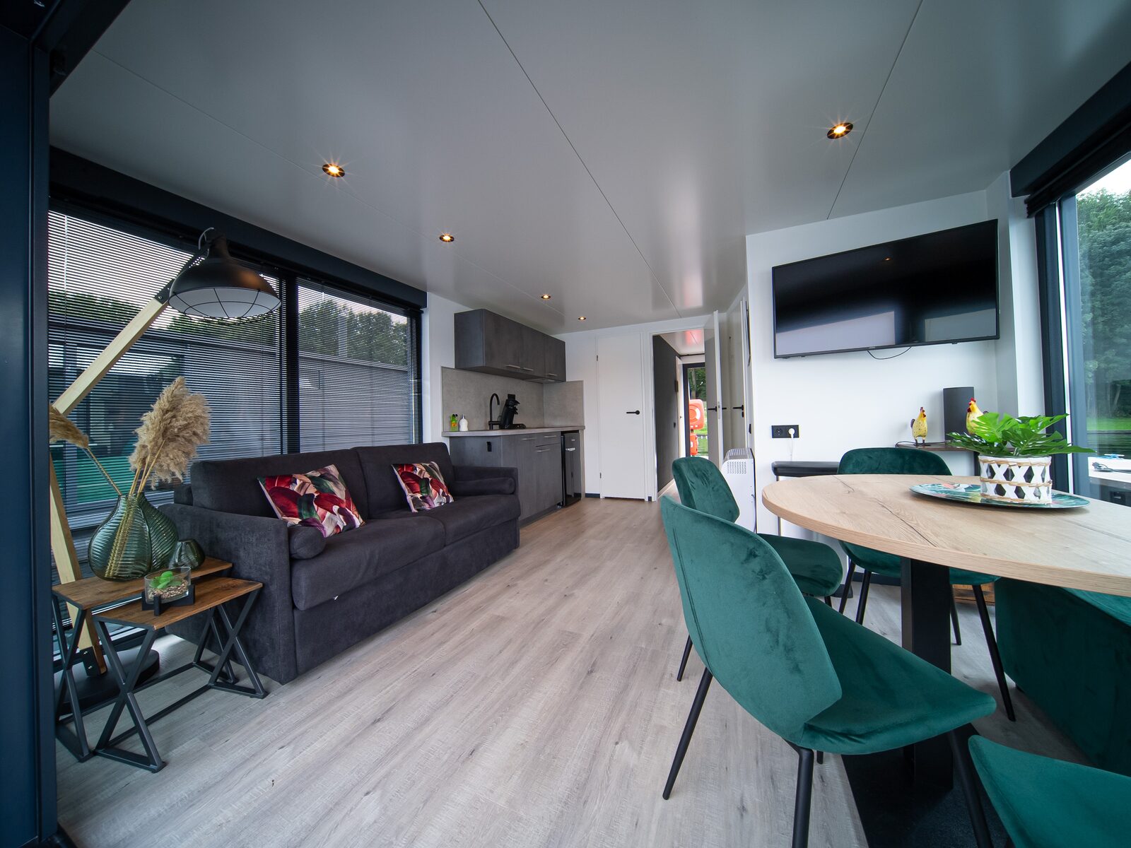 Houseboat Marina Mookerplas 4-6 persoons (met Hottub)