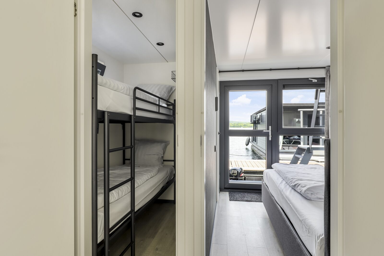 Houseboat Marina Mookerplas 4-6 persoons (met Hottub)