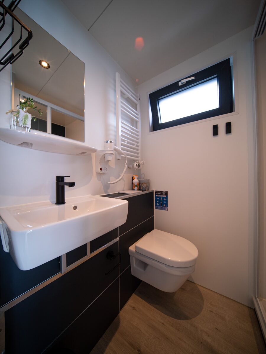 Houseboat Marina Mookerplas 4-6 persoons (met Hottub)