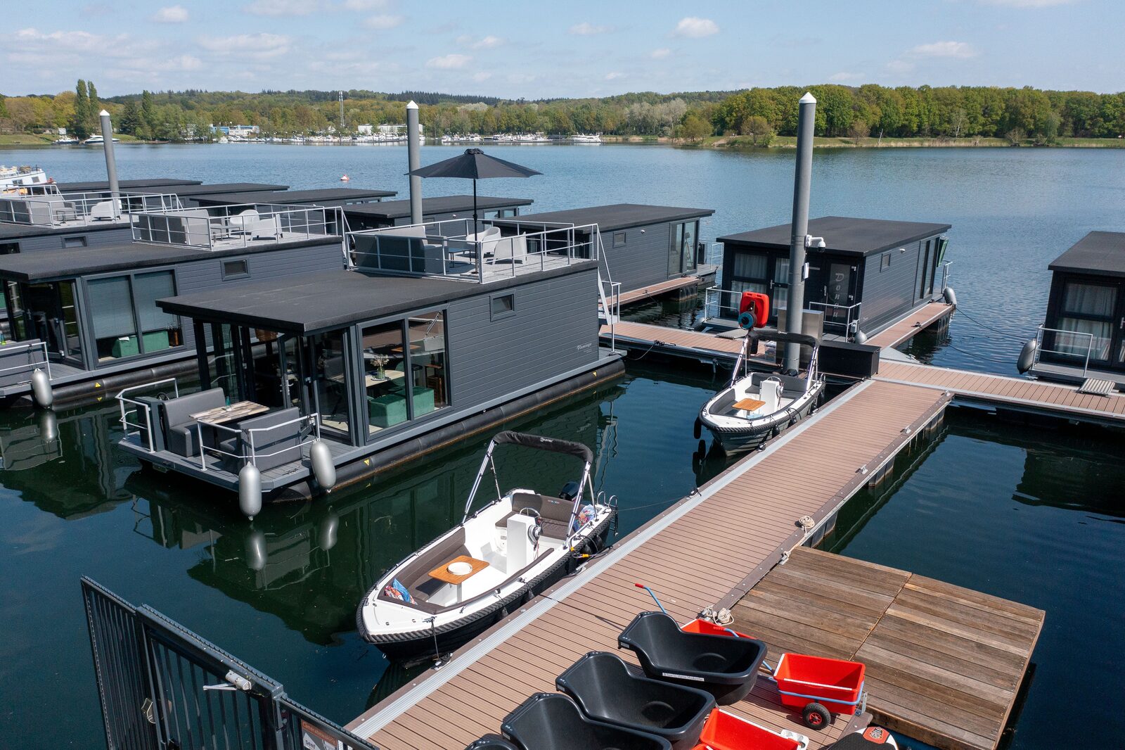 Houseboat Marina Mookerplas 4-6 persoons (met Hottub)