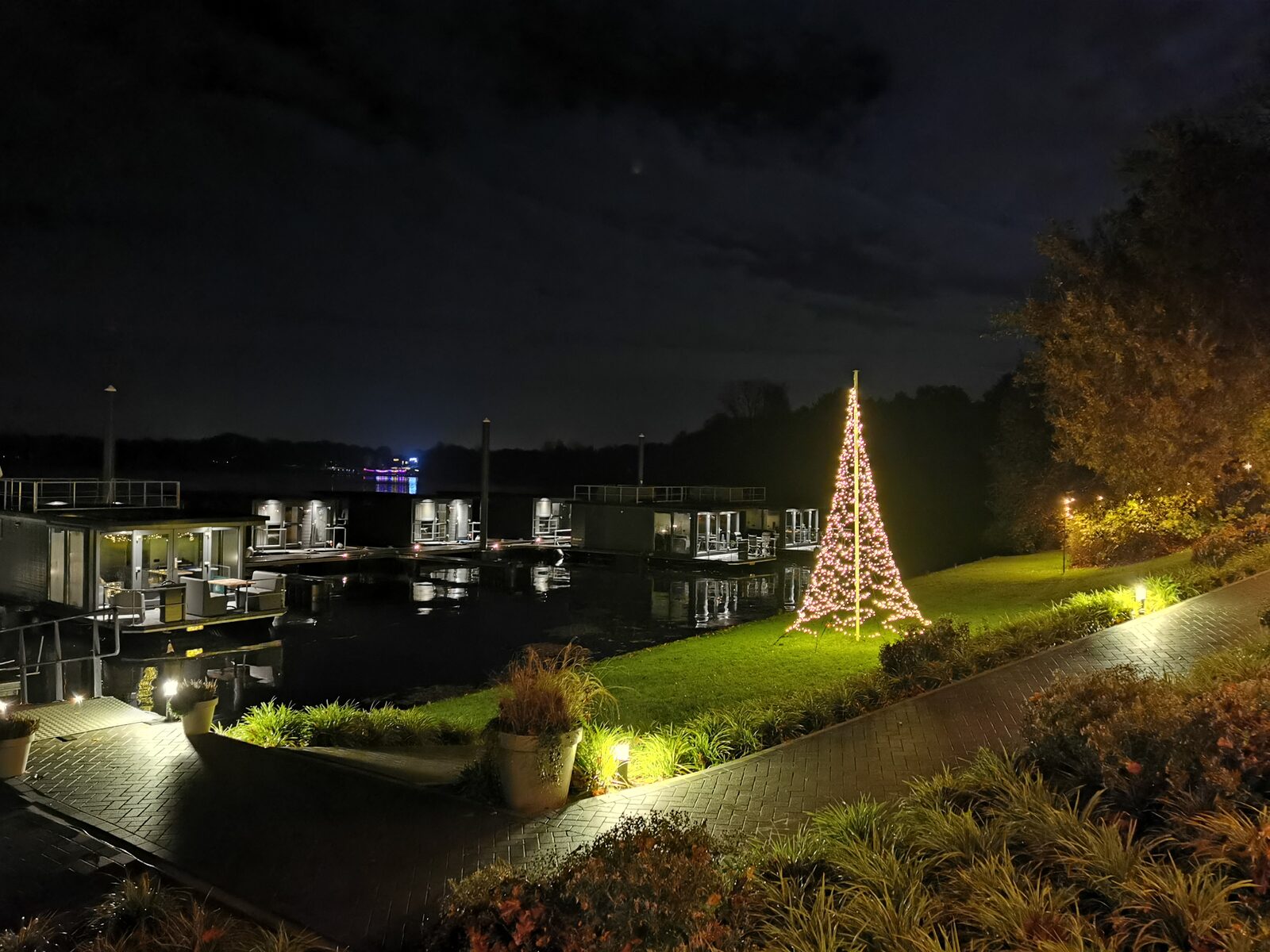 Houseboat Marina Mookerplas 4-6 persoons (met Hottub)