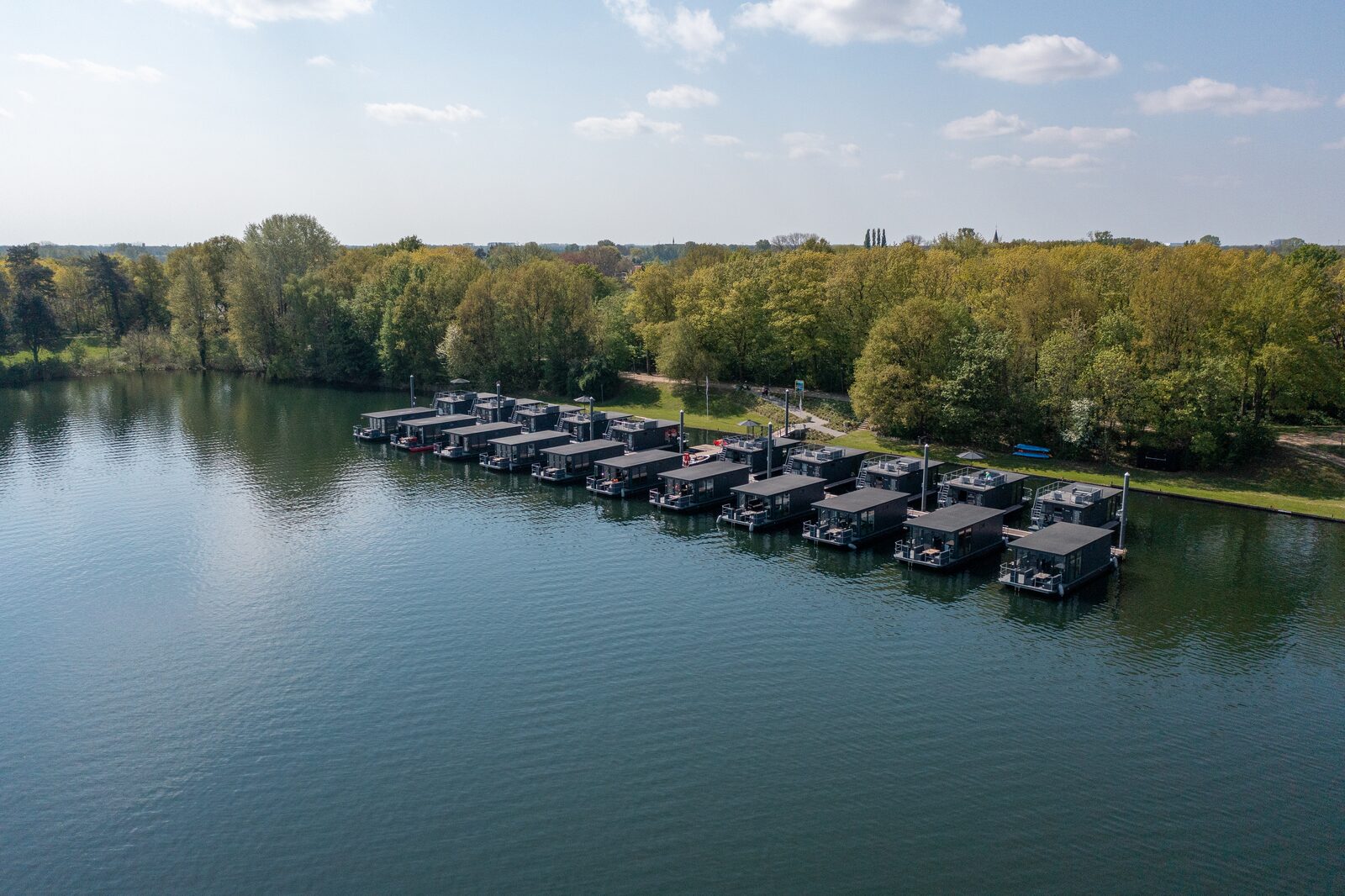 Houseboat Marina Mookerplas 4-6 persoons (met Hottub)