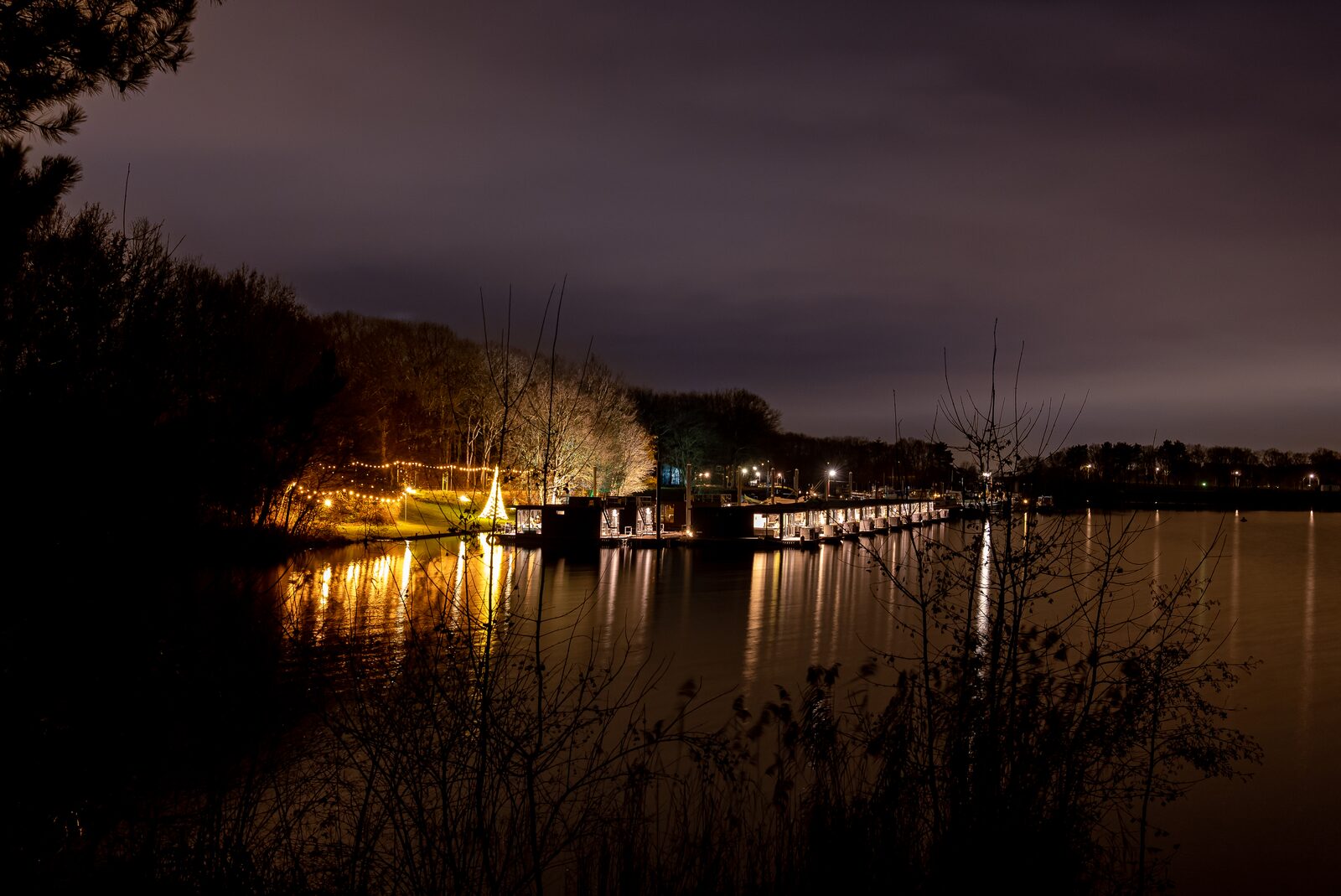 Houseboat Marina Mookerplas 4-6 persoons (met Hottub)